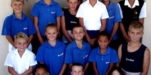 Rekords: Voor vlnr: Nadia Jantjies (Gewigstoot); Joy Hans (80m); Ralph Smit (60m & 80m). Agter vlnr: Caitlyn Otto (Spiesgooi & Diskus); George Groenewald (Gewigstoot); ChloÃ© Coetzee (80m); Niel Engelbrecht (Diskus); Jurie-Johann Groenewald (150mH); Fiona Fourie (200mH, 100m, 200m)